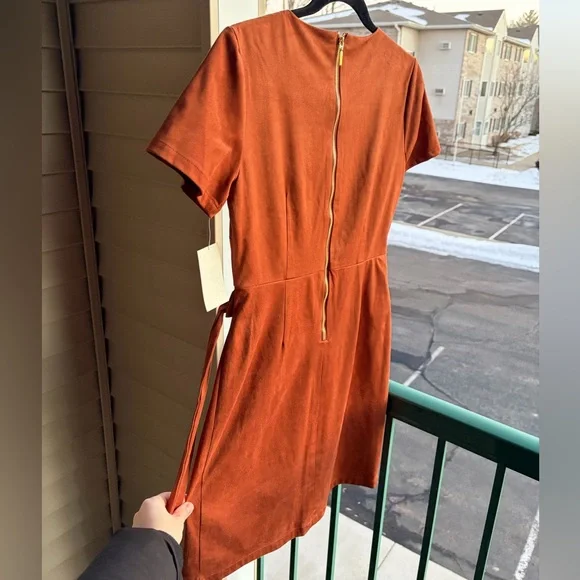 🆕✨ Tahari ASL Walnut Brown Faux Suede Sheath Dress Size 6 Gold Tie Career Midi - Picture 6 of 17